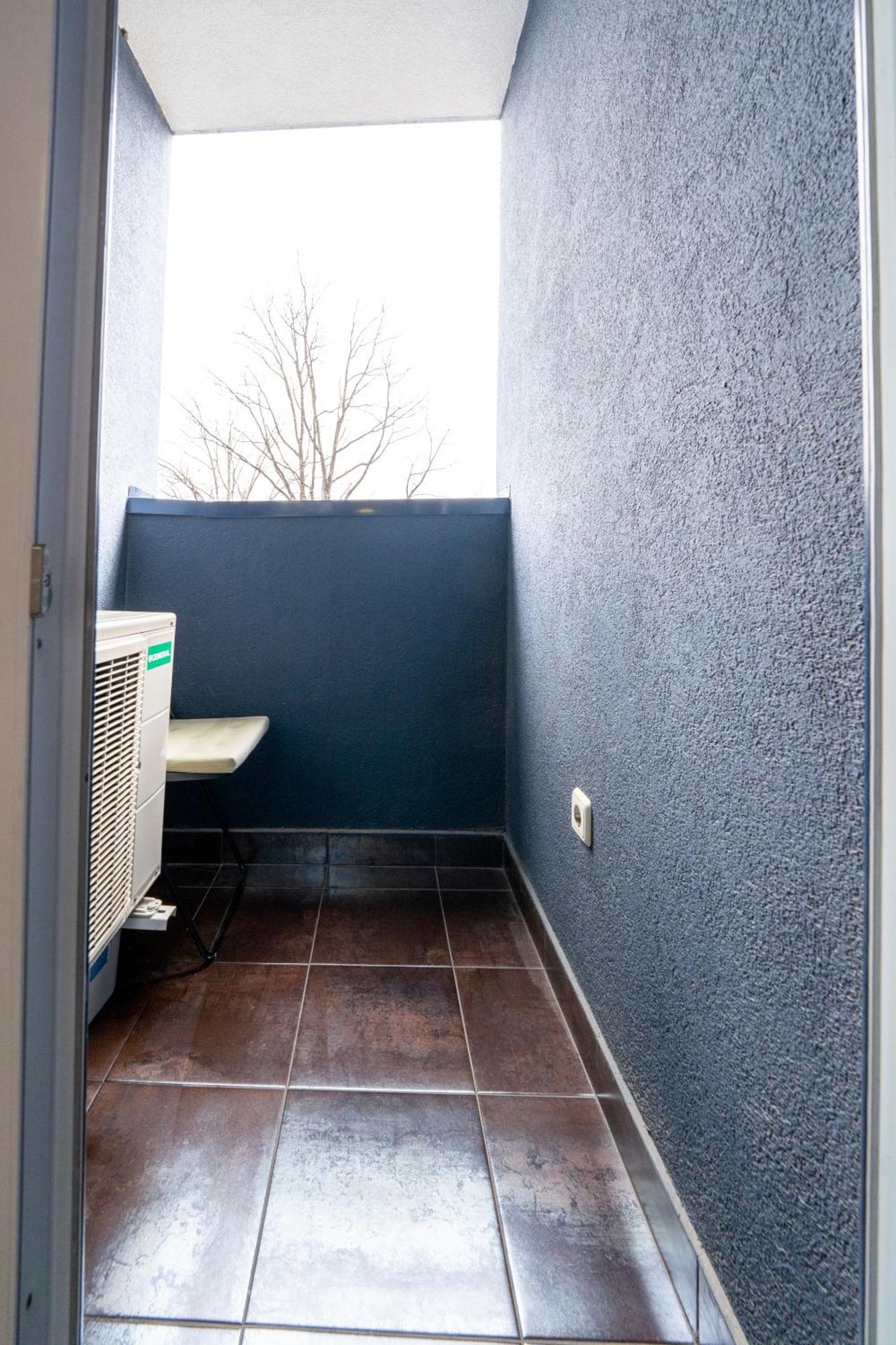 Spacious In The Heart Of Studentski Grad Apartamento